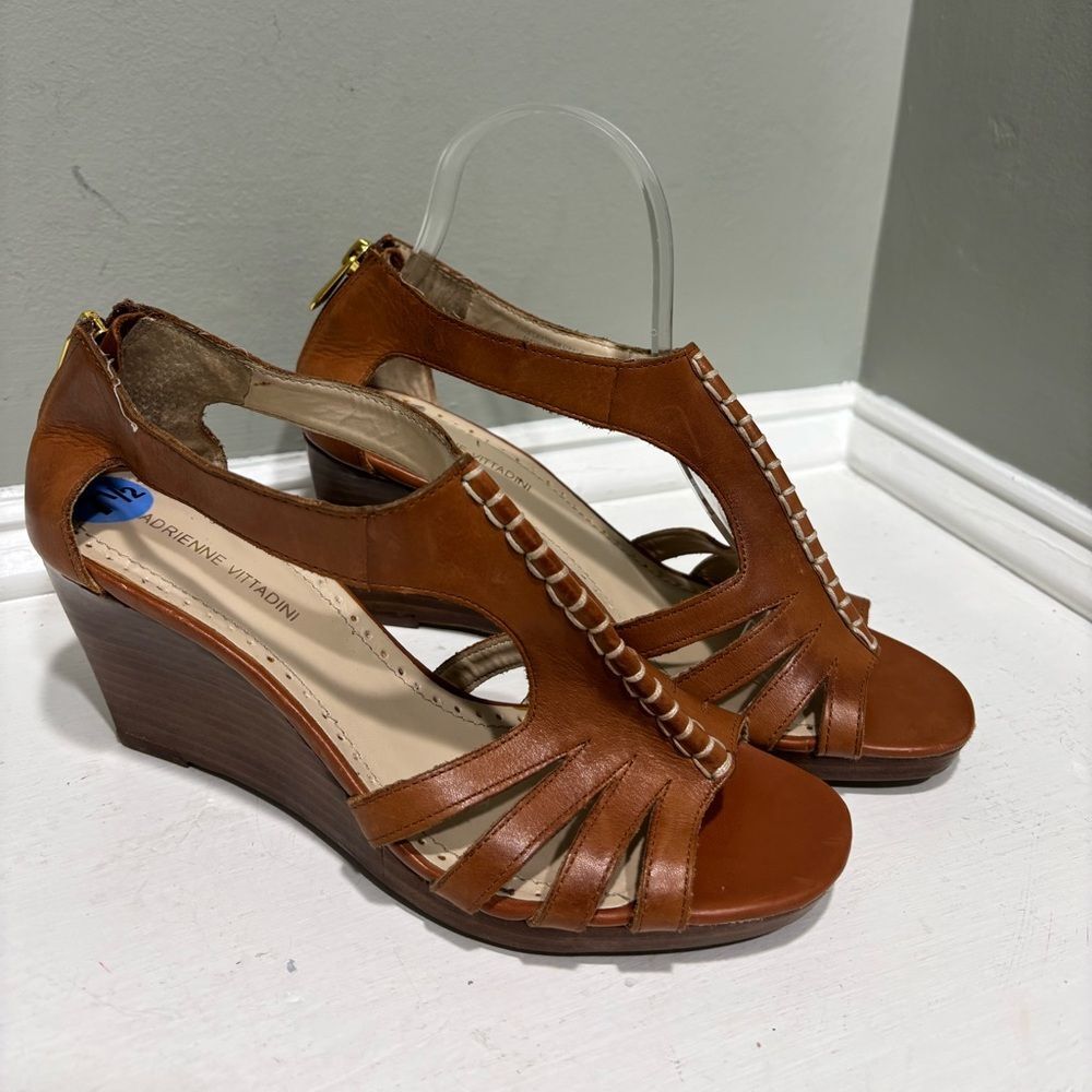 NWT Women's Brown Wedge Lark Open Toe Sandals by Adrienne Vittadini-size 7.5
